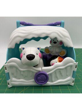 Fisher Price Amazing Animals Arctic Friends Mother Baby Polar Bears Penguin READ